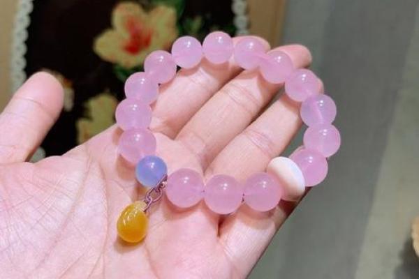 粉色水晶蜜蜡手链适合什么星座