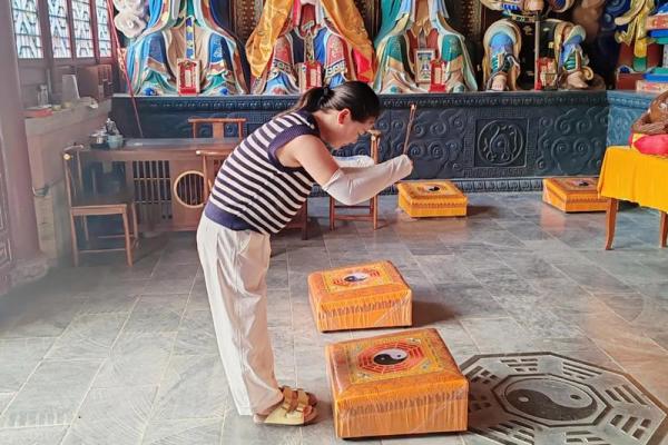 哪里的寺庙有真人算命师傅